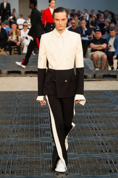 Look 34